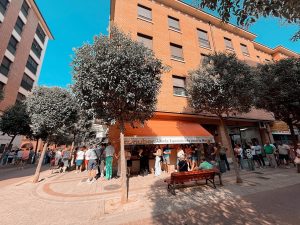 Expectación y largas colas en Valladolid