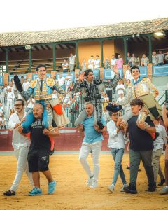 Los tres toreros abren la puerta grande en Tarazona