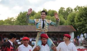 Álvaro Lorenzo sale a hombros en Riscle