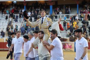 Puerta grande de Juan Leal en Bayona