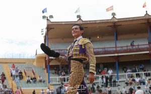 Pedro Luis corta una oreja en la matinal de Bayona