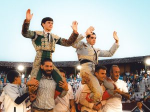 A hombros Aarón Palacio y Félix San Román en Tarazona