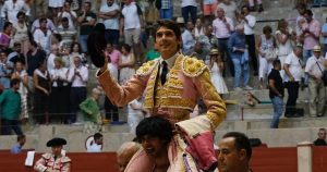 Tres orejas y puerta grande de Sebastián Castella en Pontevedra