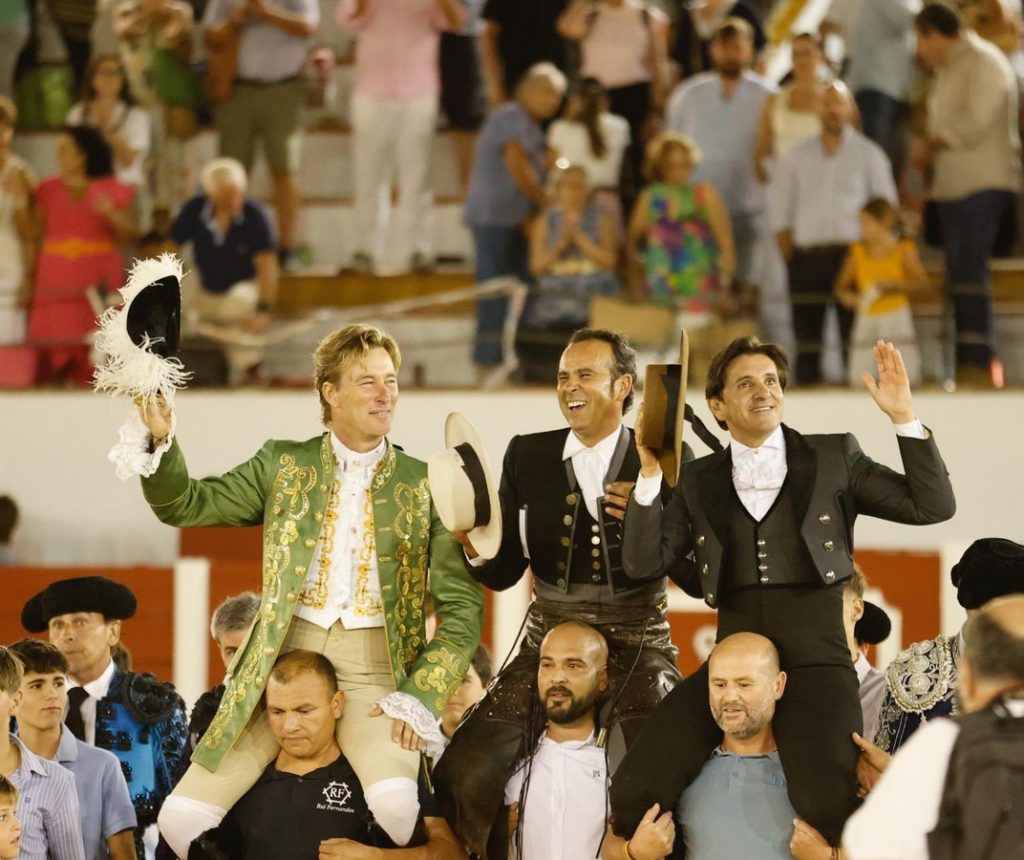 Antequera vibra con una gran corrida de rejones