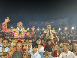 Raza y entrega de Roca Rey y David de Miranda en Huelva