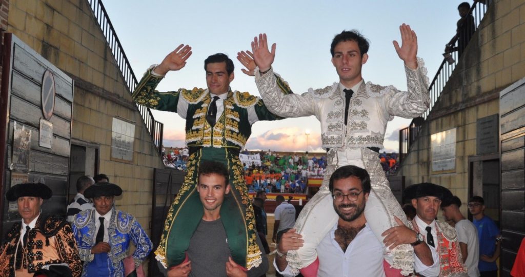 Doble puerta grande en la segunda de Villa del Prado