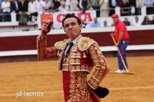 Juan de Castilla corta una oreja en Dax