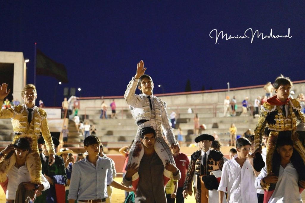 Triple salida a hombros en Móstoles