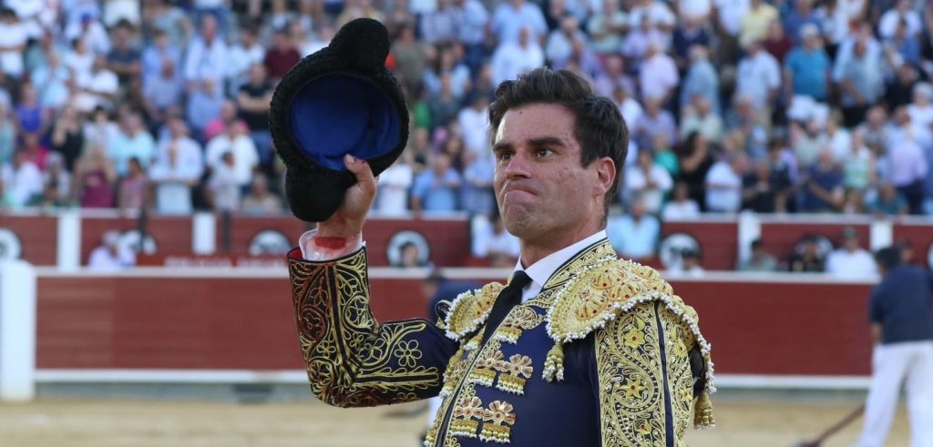Entrega de la terna con una dura corrida de Victorino en Albacete