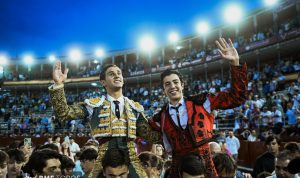 Doble salida a hombros en Salamanca