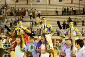 Los tres matadores a hombros en Pozoblanco