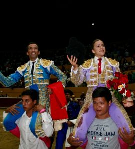 David de Miranda sale a hombros en Tovar junto a Olga Casado