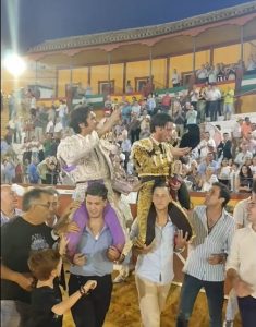 Puerta grande para Cayetano y El Astigitano en Écija