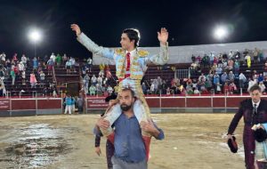Puerta grande para El Mene en la última de Calasparra