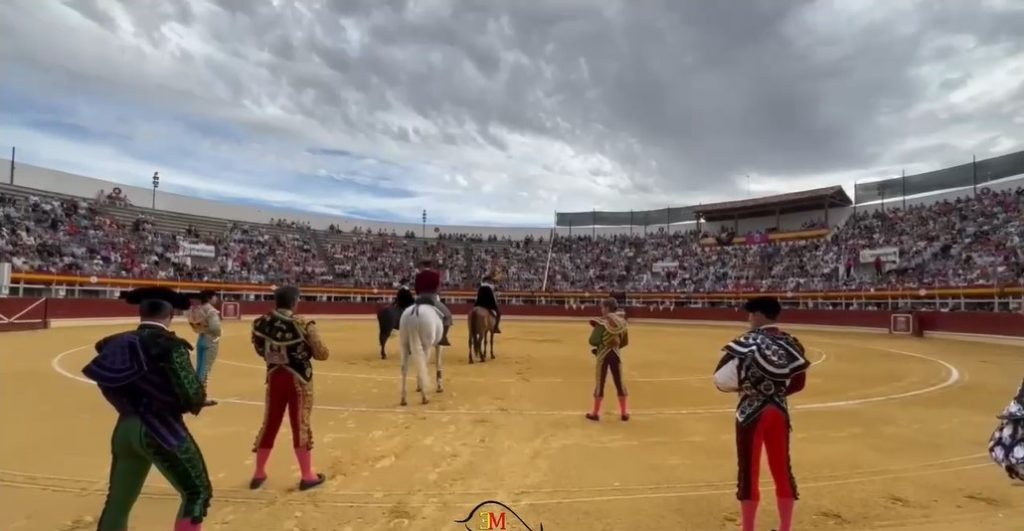 Oreja para Guillermo Hermoso de Mendoza en Medina del Campo