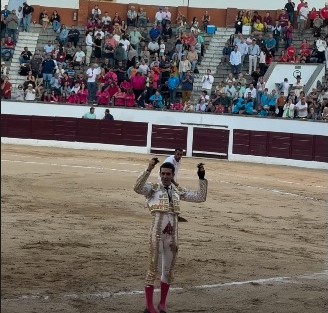 Salida a hombros de Talavante en San Martín de Valdeiglesias