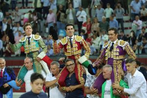 Los tres toreros a hombros en Jaén