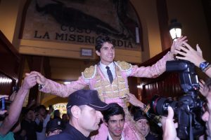 Sebastián Castella sale a hombros en Zaragoza