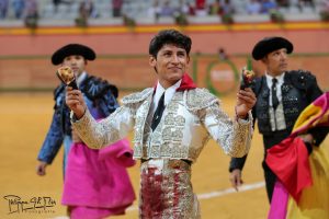 Emiliano Osornio se calza el Zapato de Oro de Arnedo