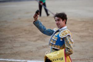 Oreja y cornada a Víctor Hernández en Madrid