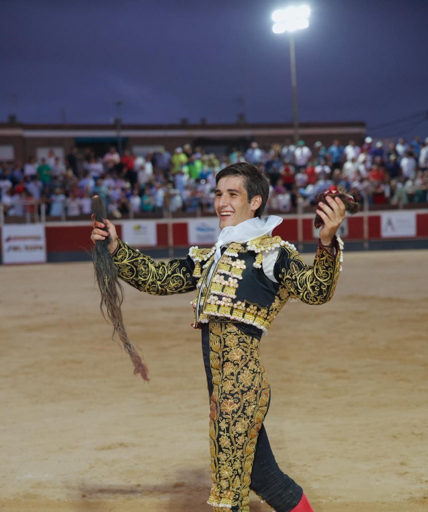 Brillante debut con picadores de Antonio Aparicio