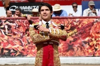 Doble triunfo en Latacunga antes de la suspensión por lluvia