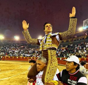 Puerta grande de Colombo en Lima