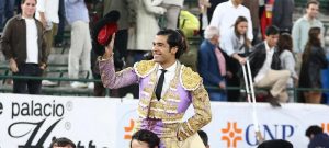 Diego San Román sale a hombros en Guadalajara