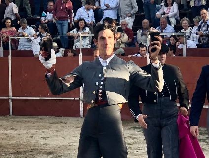 Diez orejas y dos rabos en el festival de Lozoya