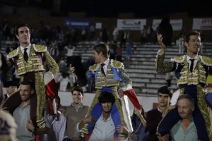 Arenas de San Pedro vive una gran tarde de toros