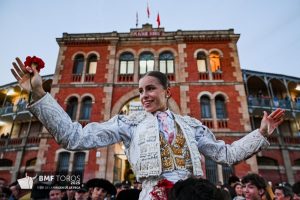 Olga Casado, premiada por su triunfo en Salamanca