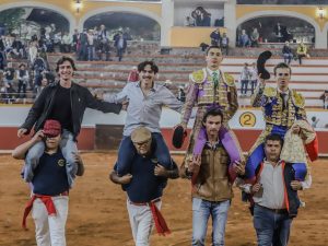 Salida a hombros de Bruno Aloi y Andrés García en Juriquilla