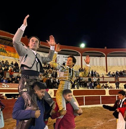 Andy Cartagena y Arturo Gilio, un rabo cada uno en Durango