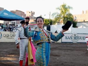 A oreja por coleta en la novillada de Yuriria