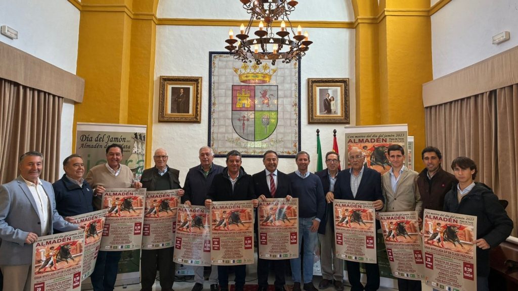 Novillada en clase práctica en Almadén de la Plata