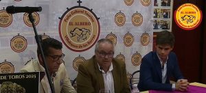 Manuel Caballero, de padre a hijo, en la Peña 'El Albero'