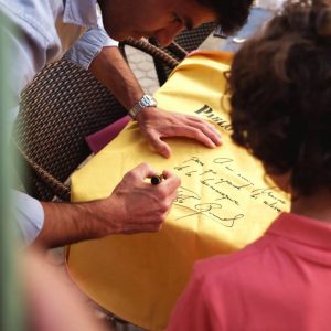 La campaña del 'Capote Solidario' vuelve por Navidad