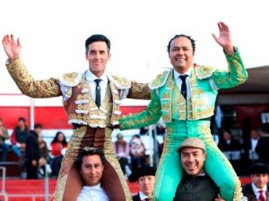 José Luis Angelino y Mario Palacios triunfan en Lázaro Cárdenas