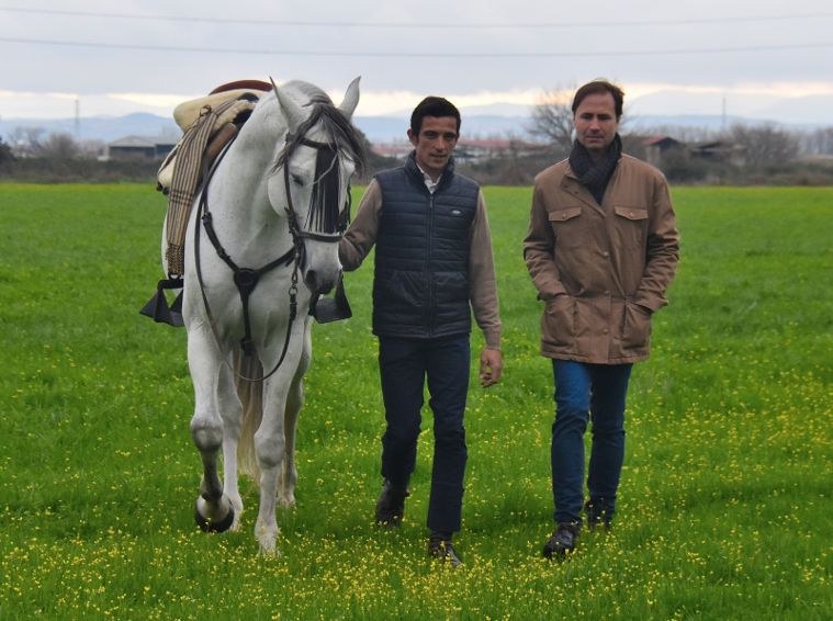 El rejoneador José María Martín, apoderado por Tito Flores