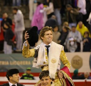 Borja Jiménez abre la puerta grande en Manizales