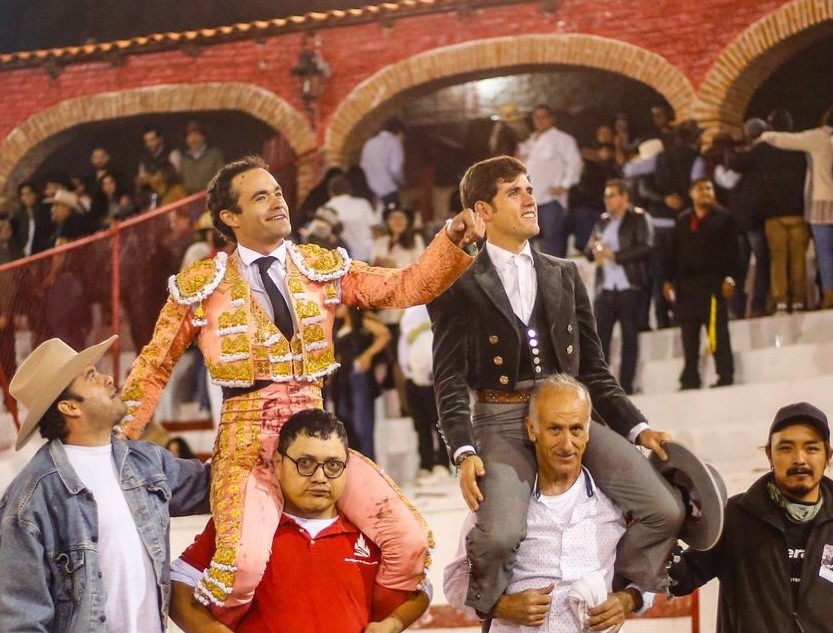 Doble puerta grande en San Miguel de Allende