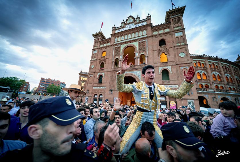 Diego García continúa con su apoderado en Perú, Robert Tacza