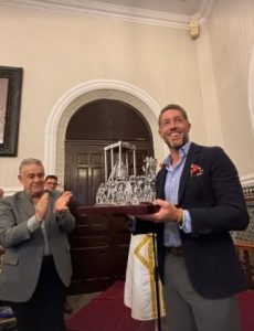 Manuel Escribano recoge el Trofeo al Triunfador de Almonte