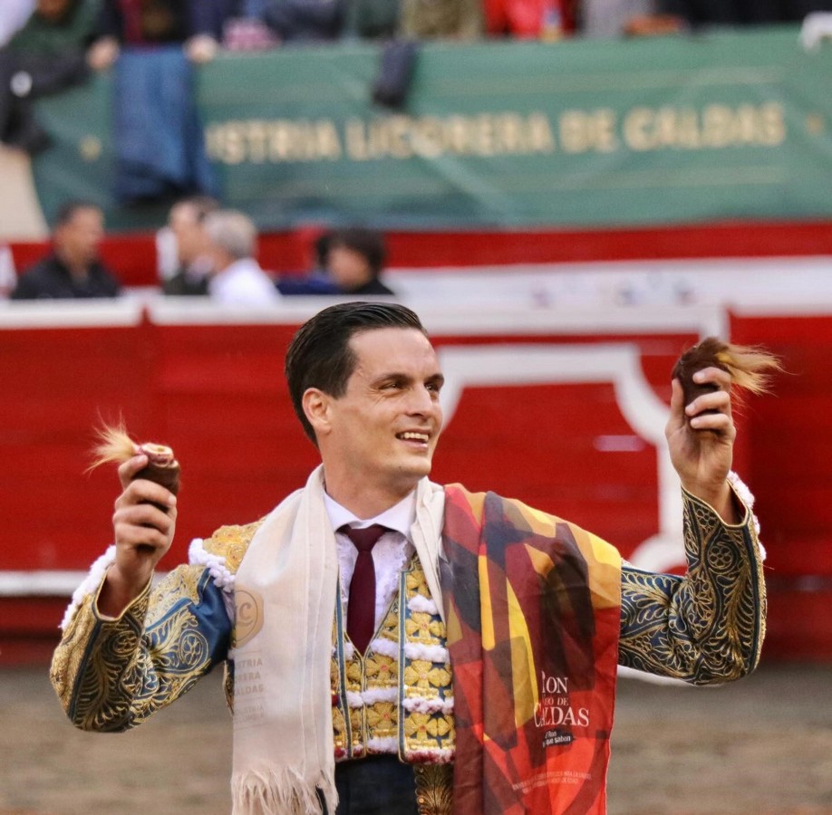 Puerta grande de David Galván en Manizales