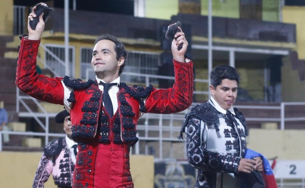 Dos orejas para Juan Pablo Sánchez en Tenamaxtlán