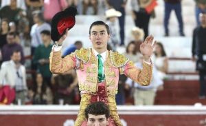 Bruno Aloi sale a hombros en Jalostotitlán