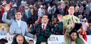 La terna abrió la puerta grande en Tecolotlán