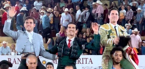 La terna abrió la puerta grande en Tecolotlán