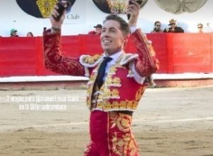 Tres orejas para Manuel Escribano en Ambato