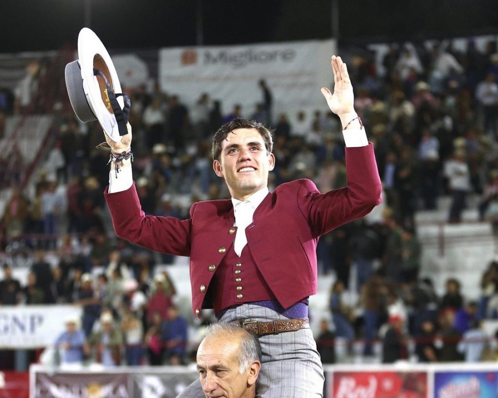 Guillermo Hermoso de Mendoza sale a hombros en León